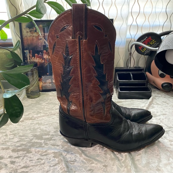 SOLD!! Vintage two tone black and brown cowboy boots - Picture 6 of 7